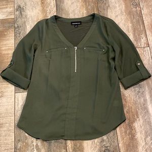 Fortune & Ivy Olive Green V neck Zip Pullover Roll Tab Sleeve Top Sz S